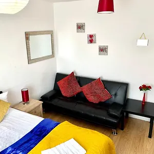 Apartment Apartment, Private Bathroom And Parking, Ilford